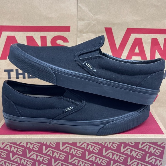 Vans Men's Classic Black Slip-On Sneakers
Black/Black
VN000EYEBKA - Picture 3 of 16